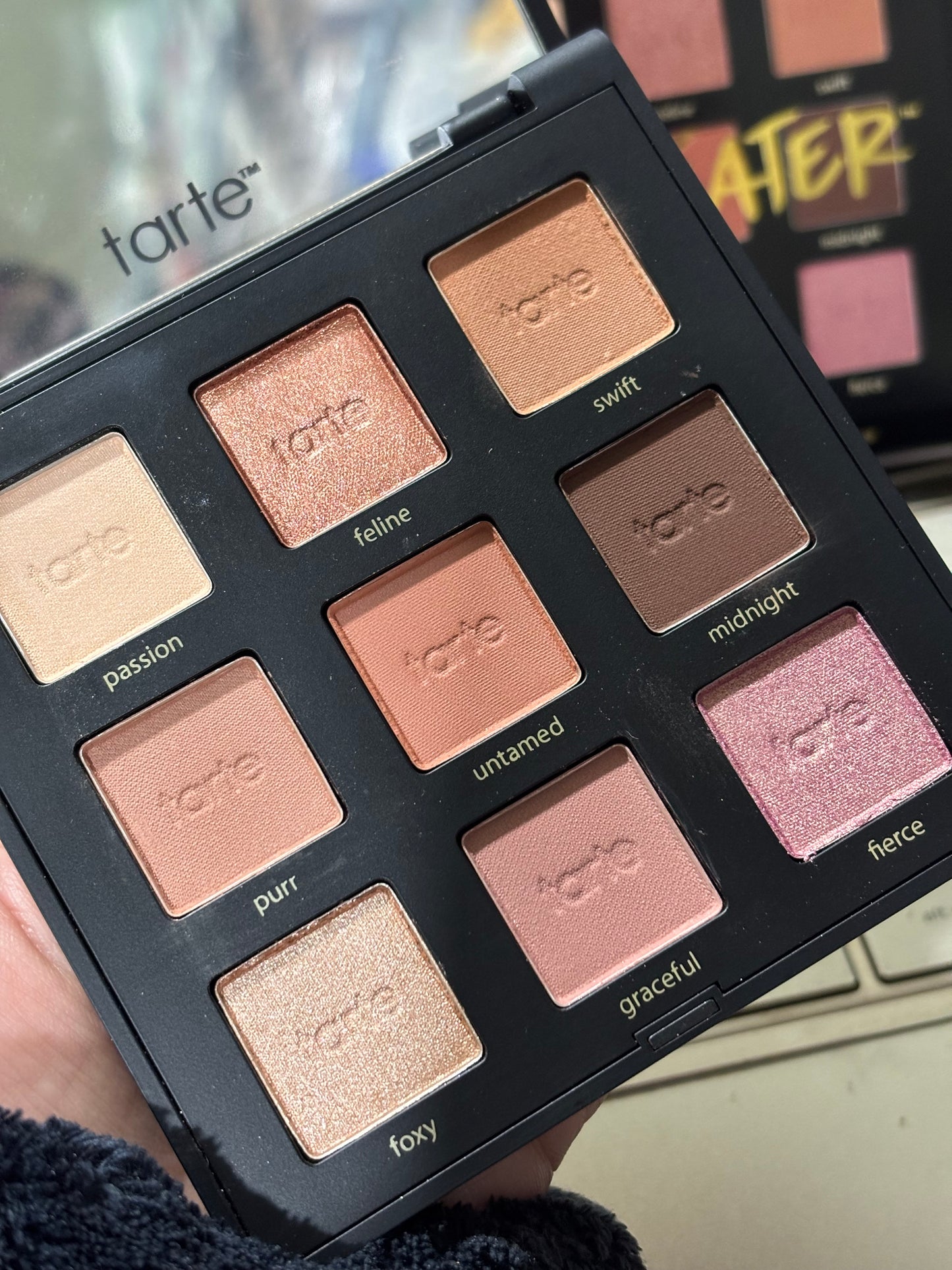 maneater™ eyeshadow palette vol. 3
 - Tarte cosmetics